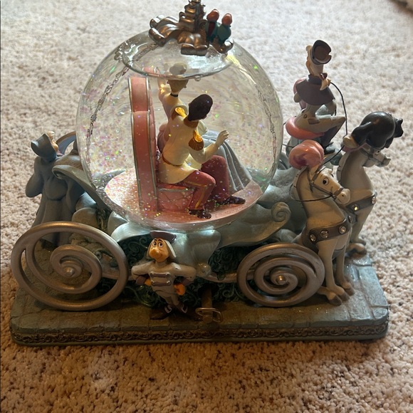 Disney 50th Anniversary Musical Snow Globe Carriage with Cinderella and Prince - Picture 3 of 6